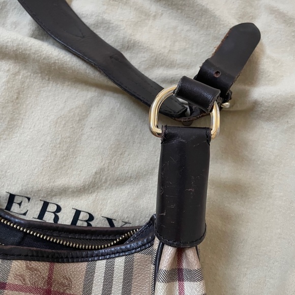 Original Burberry bag with some damage on handle. - Picture 4 of 4